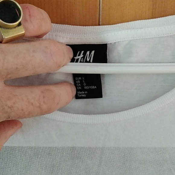 H&M Graphic Tee - Picture 3 of 4